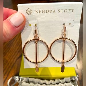 NWT Kendra Scott Nalani Open Frame Rose Gold Earrings.